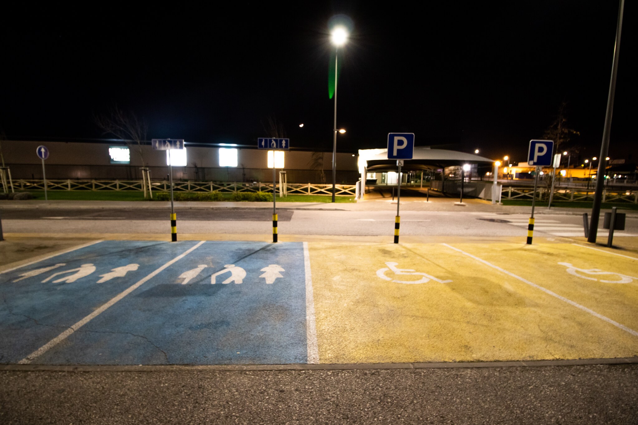 Estacionamento para Deficientes-Idosos-Gravidas