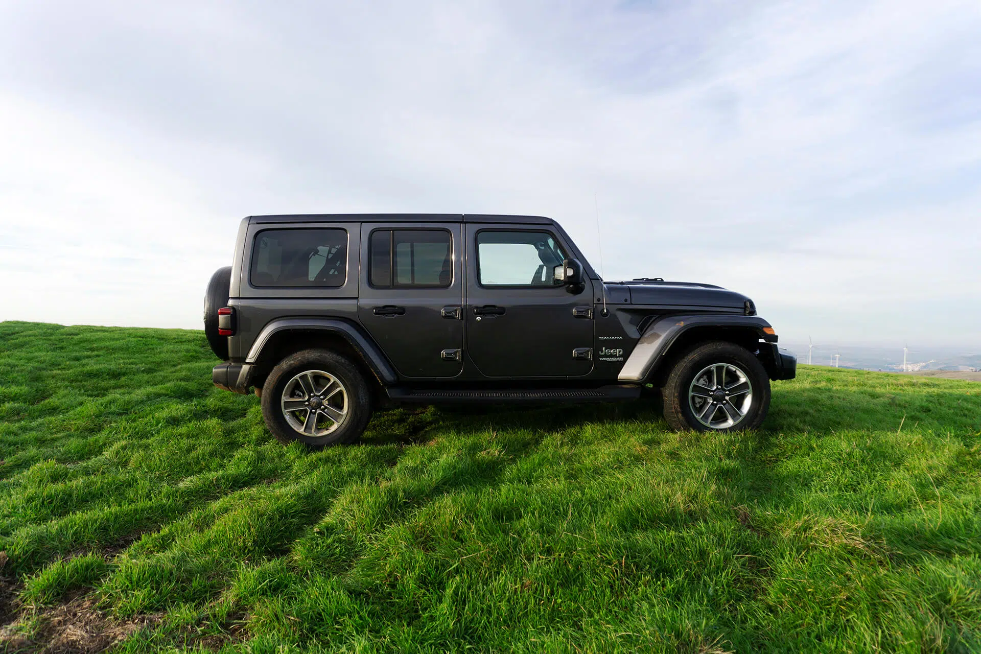 Jeep Wrangler Sahara, perfil