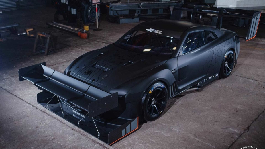 Nissan GT-R vira carro de polícia no Japão - Motor Show