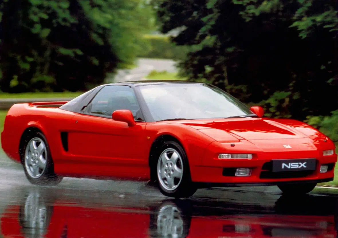 Honda NSX na estrada, frente 3/4