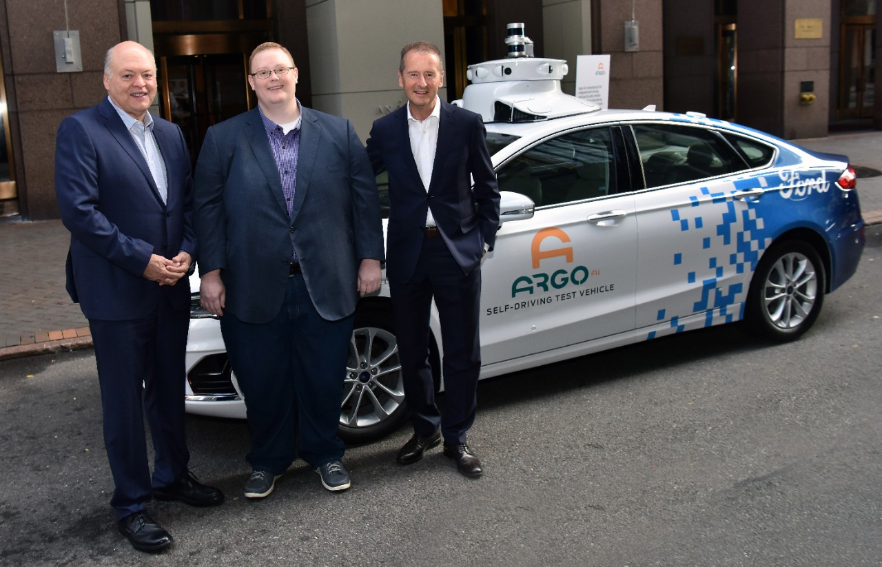 Jim Hackett, CEO e Presidente da Ford; Bryan Salesky, CEO da Argo AI, e Herbert Diess, CEO da Volkswagen.