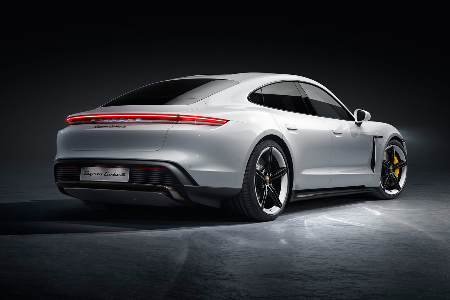 Porsche Taycan Turbo S, 2019