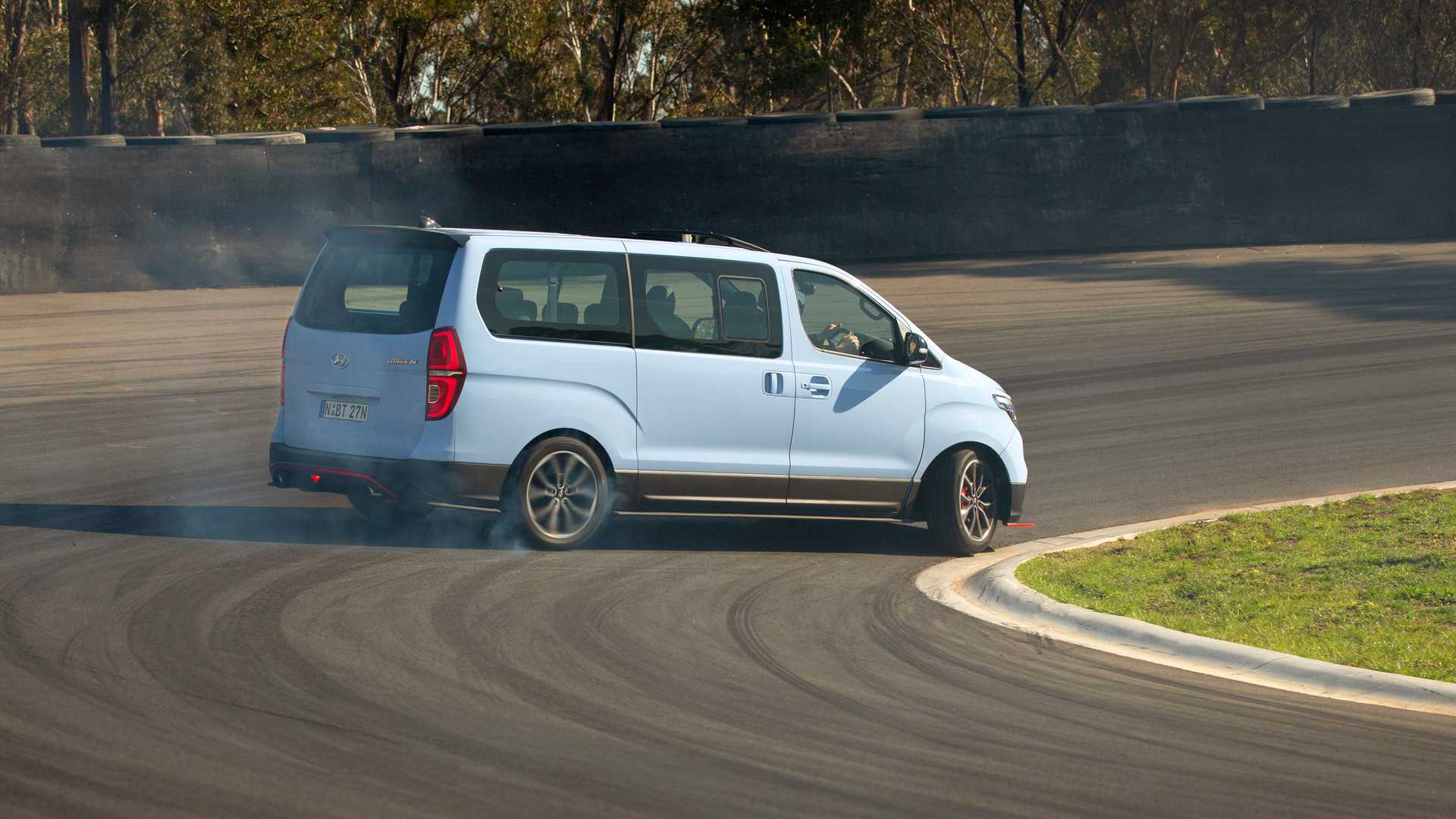 Hyundai iMax N Drift Bus