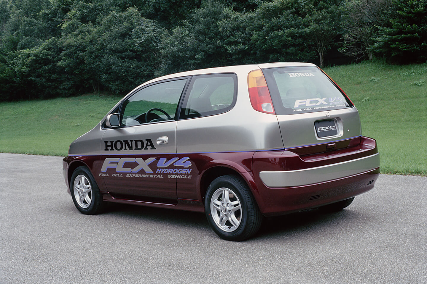 Honda FCX v4