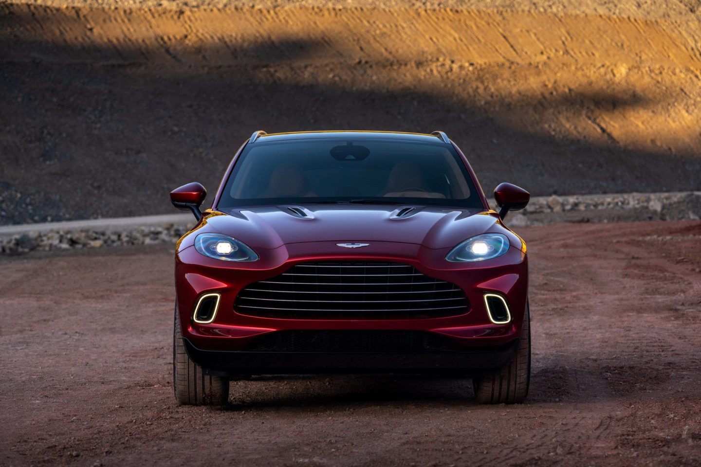 Aston Martin DBX 2020