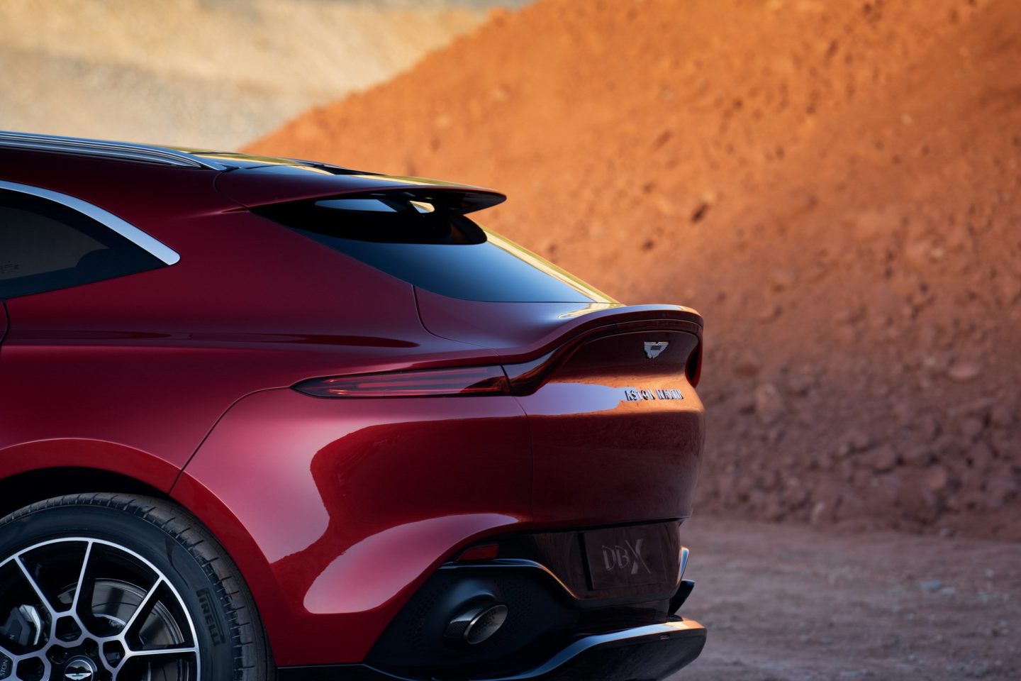 Aston Martin DBX 2020