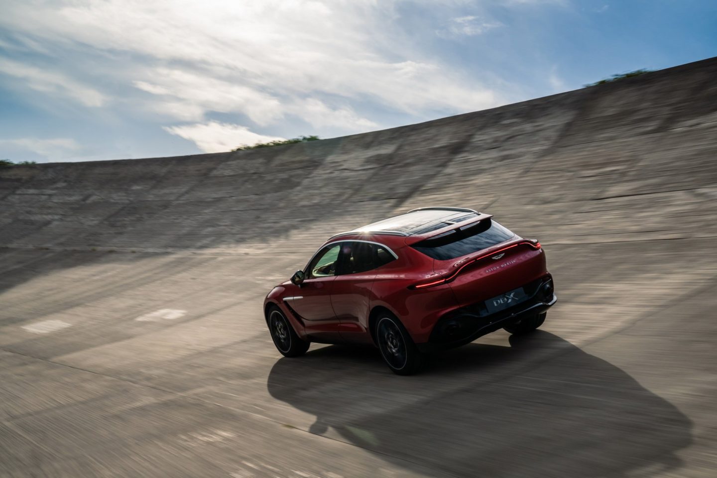 Aston Martin DBX 2020