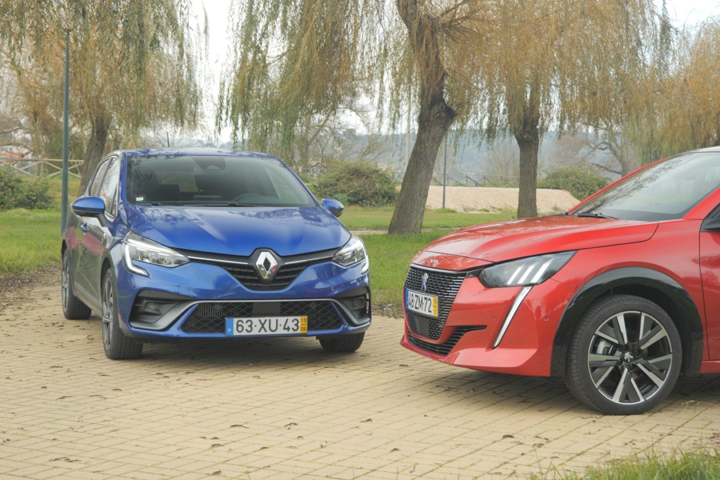 comparativo peugeot 208 renault clio 2020