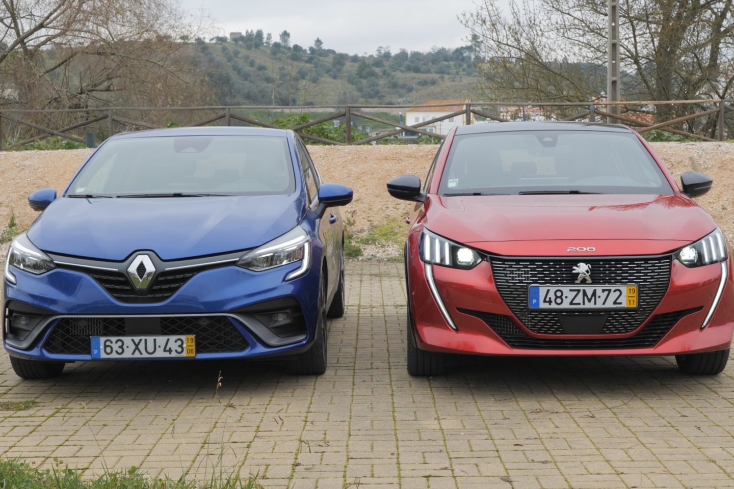 comparativo peugeot 208 renault clio 2020