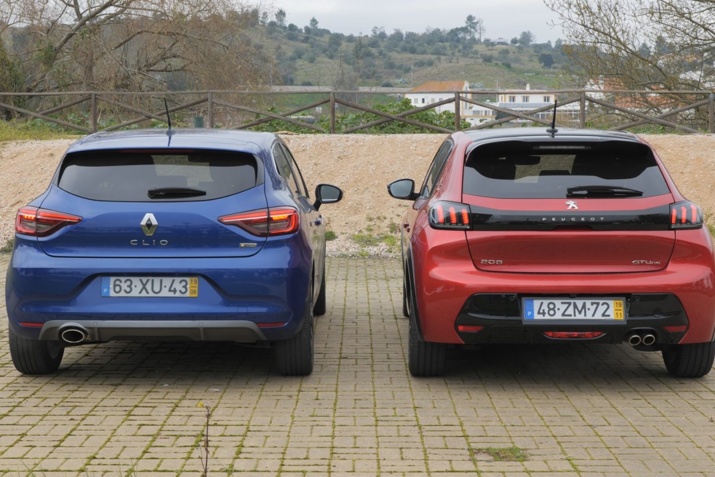 comparativo peugeot 208 renault clio 2020