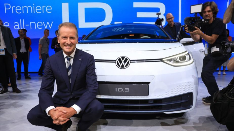 Volkswagen ID.3 e Herbert Diess. CEO do Grupo Volkswagen