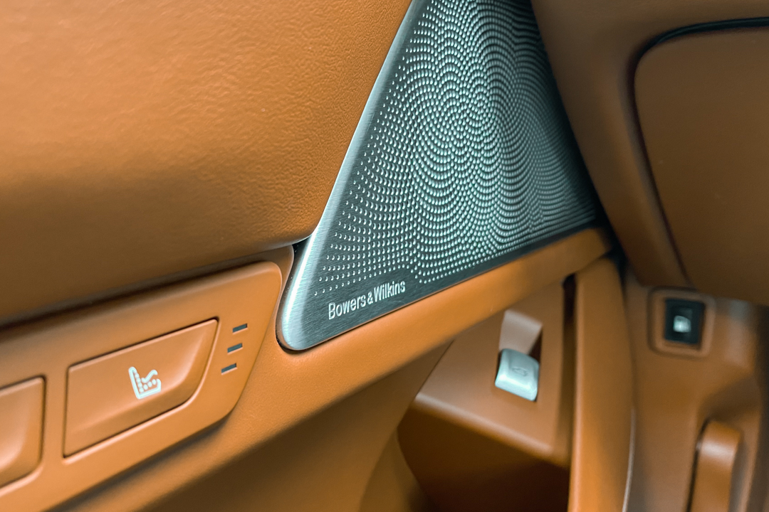 sistema de som Surround Bowers & Wilkins Diamond do BMW Série 7