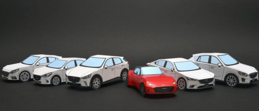 Mazda escultura de papel