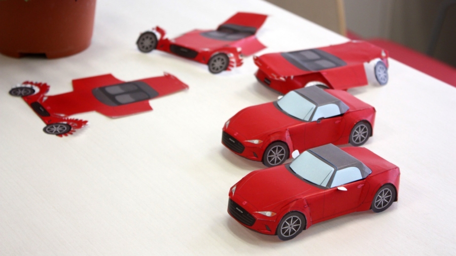 Desde livros de colorir a origami. Sugestões gratuitas para entreter os  mini-Petrolhead