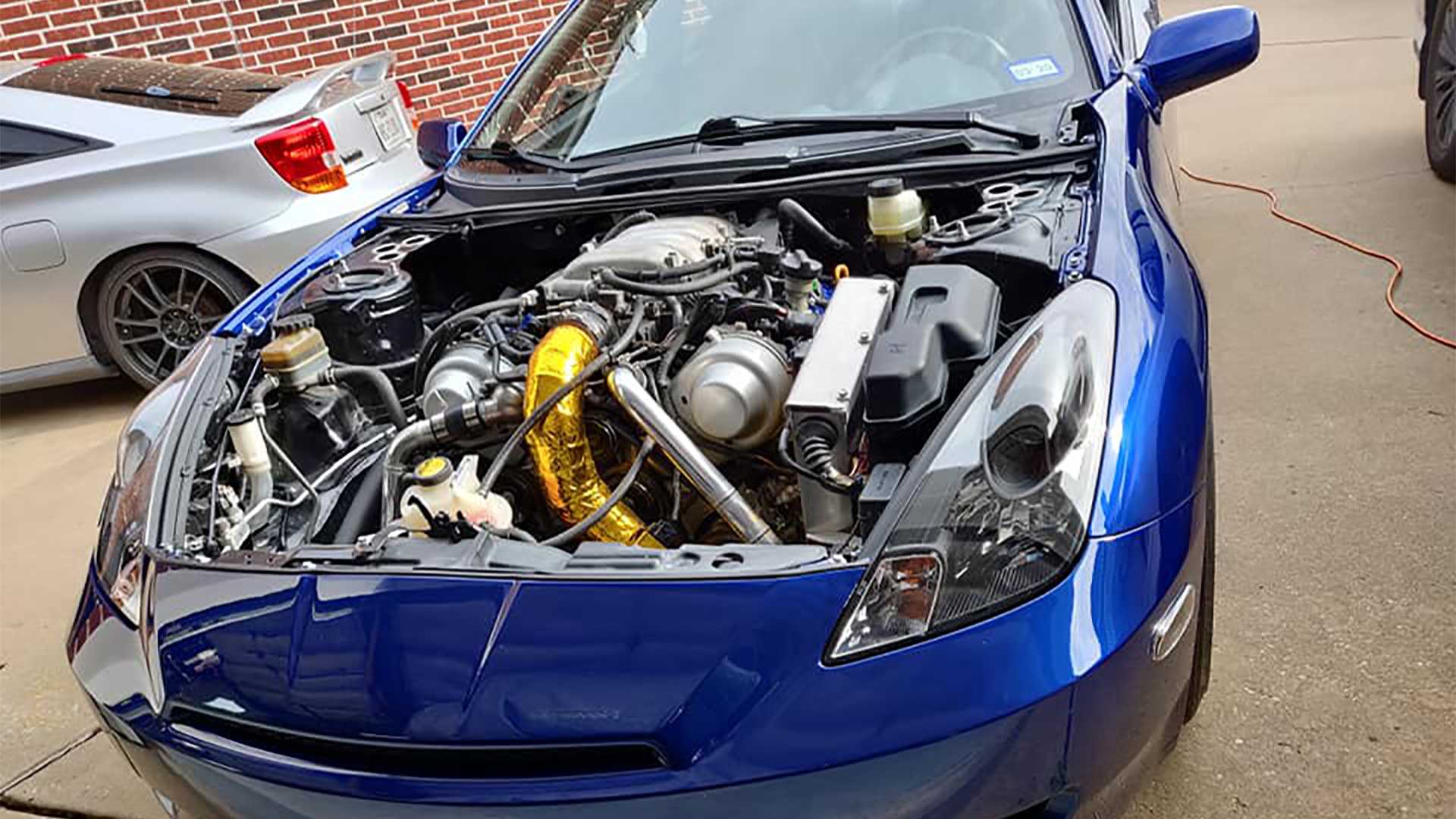 Este Celica tem tração traseira e um V8. Ainda a pensar