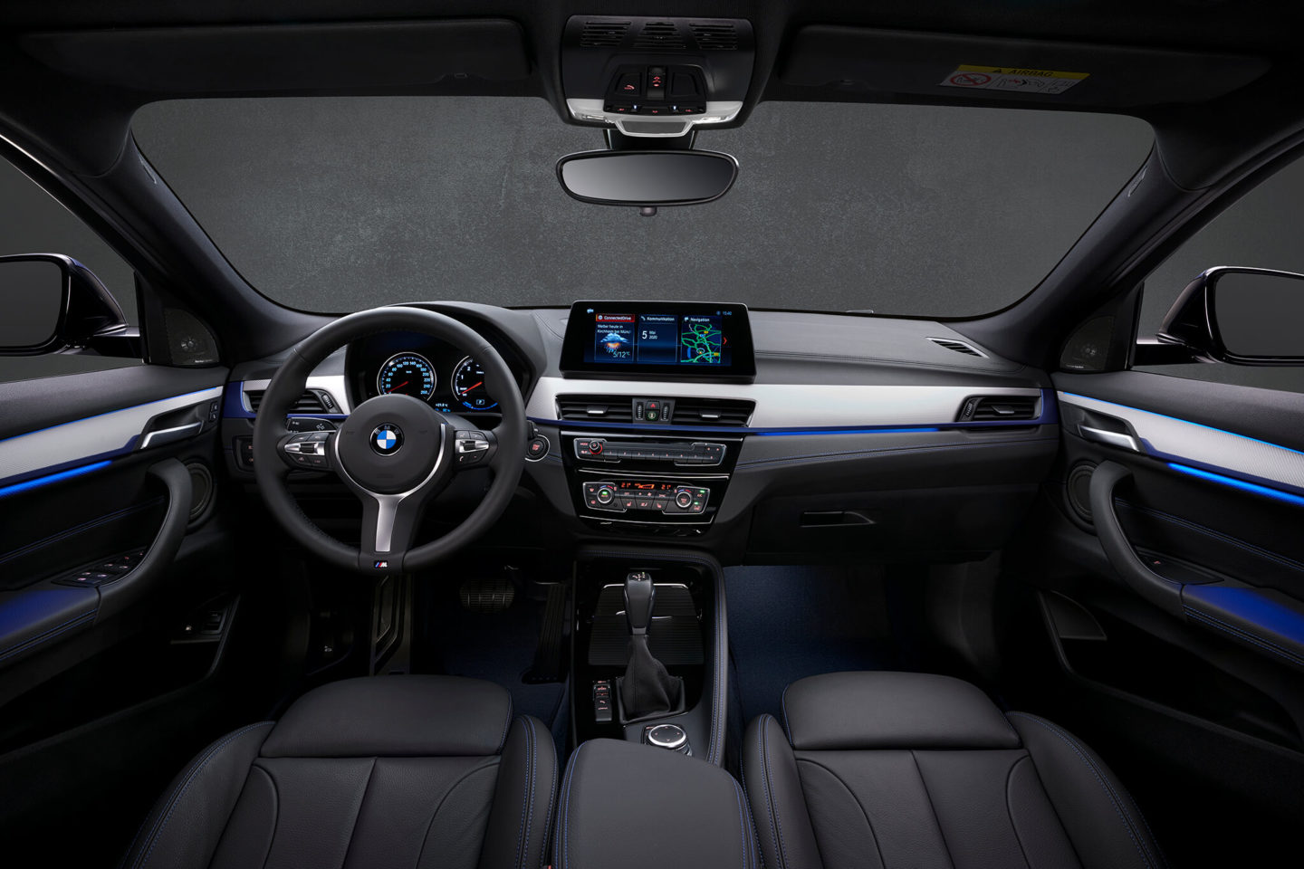 Interior do BMW X2 xDrive25e