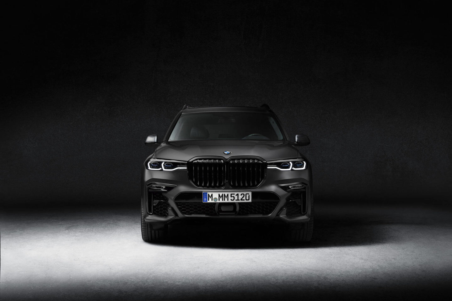 BMW X7 Dark Shadow Edition