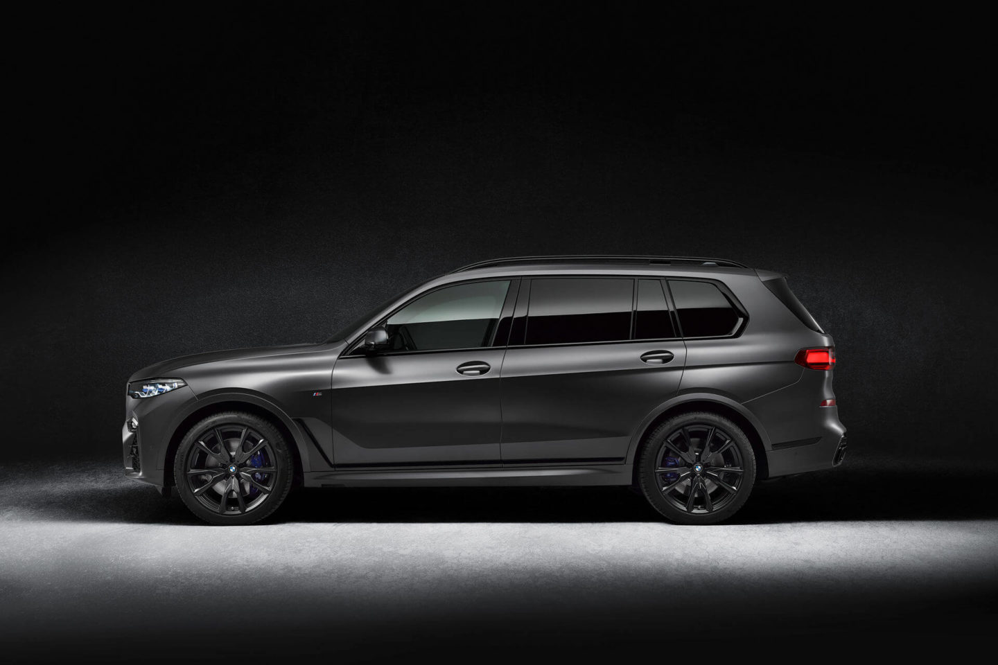 BMW X7 Dark Shadow Edition