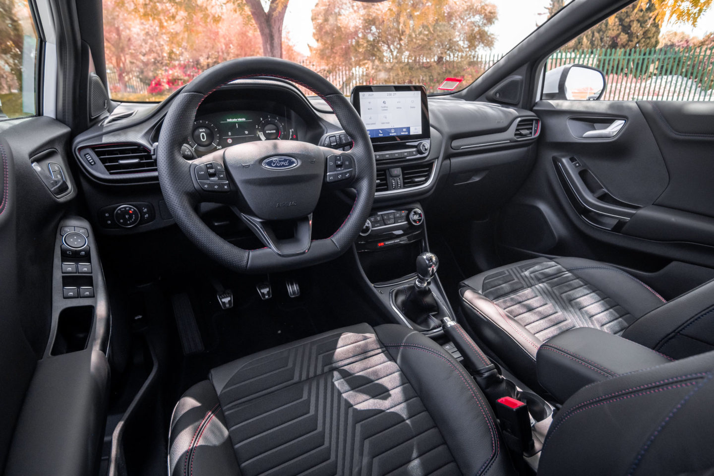 Interior do Ford Puma