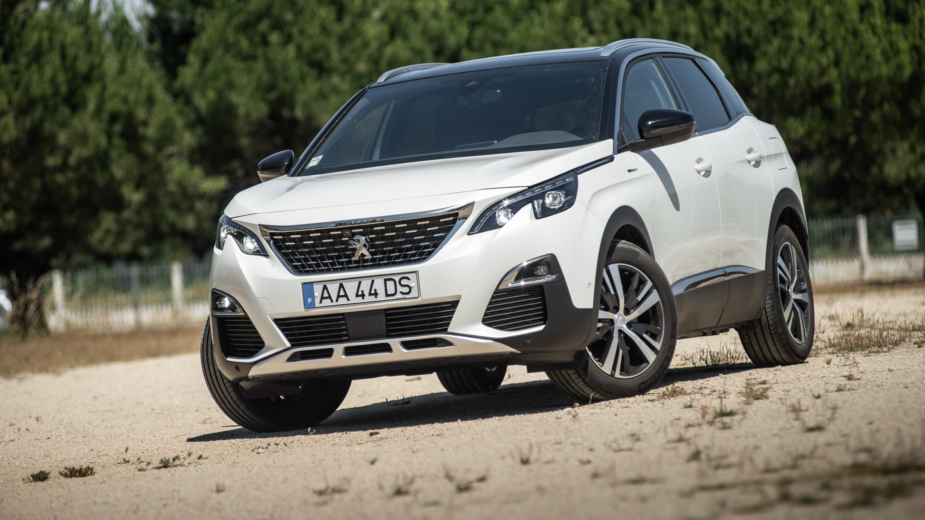 Testámos o Peugeot 3008 Hybrid4. O que vale o Peugeot mais potente de sempre?