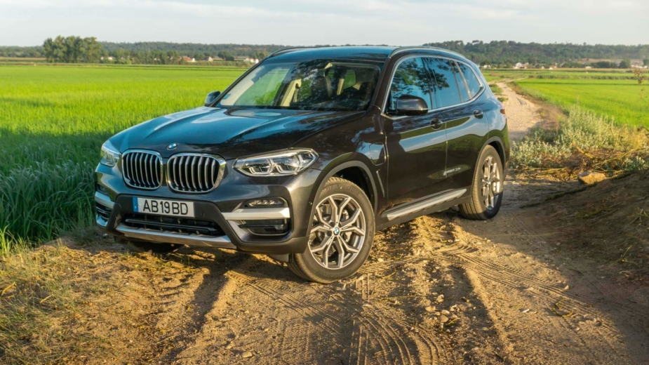 Testámos o BMW X3 xDrive30e. Um bom híbrido plug-in mesmo quando acaba a bateria?