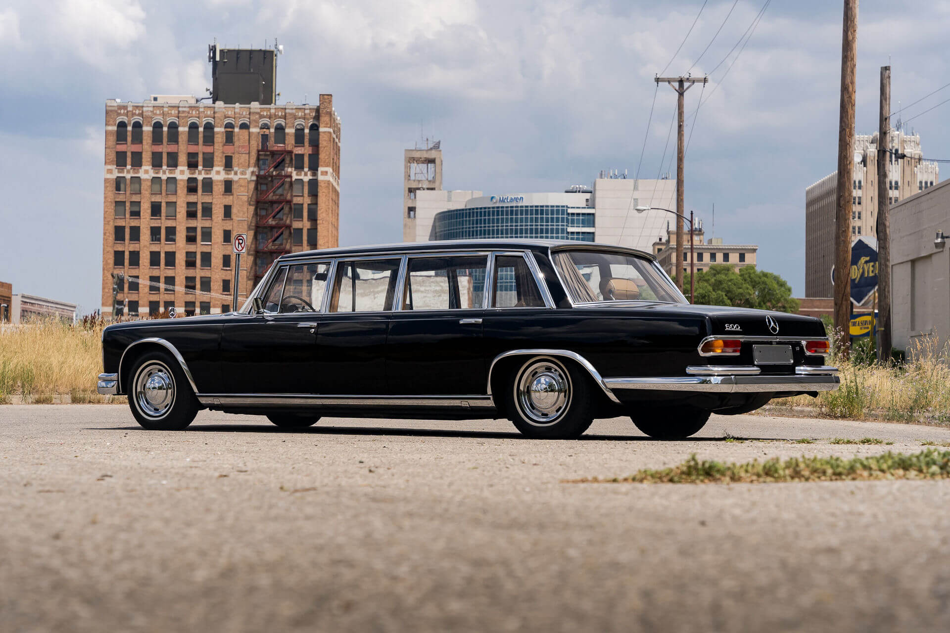 Este Mercedes-Benz 600 LWB Pullman “fez vida” na China, mas está à venda nos EUA Mercedes-Benz-600-LWB-Pullman_1