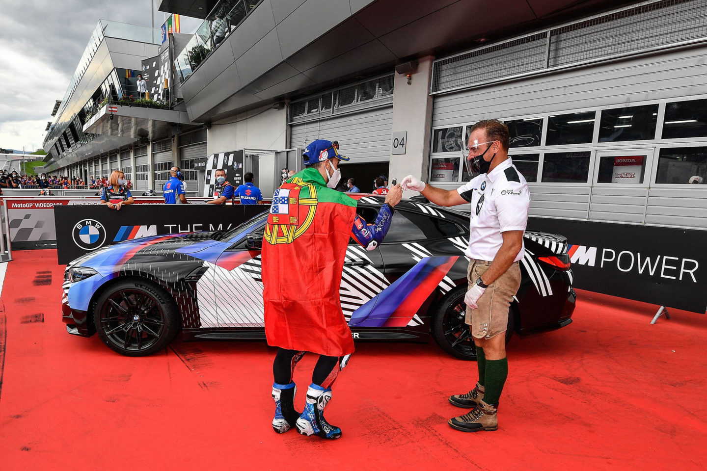 Miguel Oliveira e BMW M4 Coupé