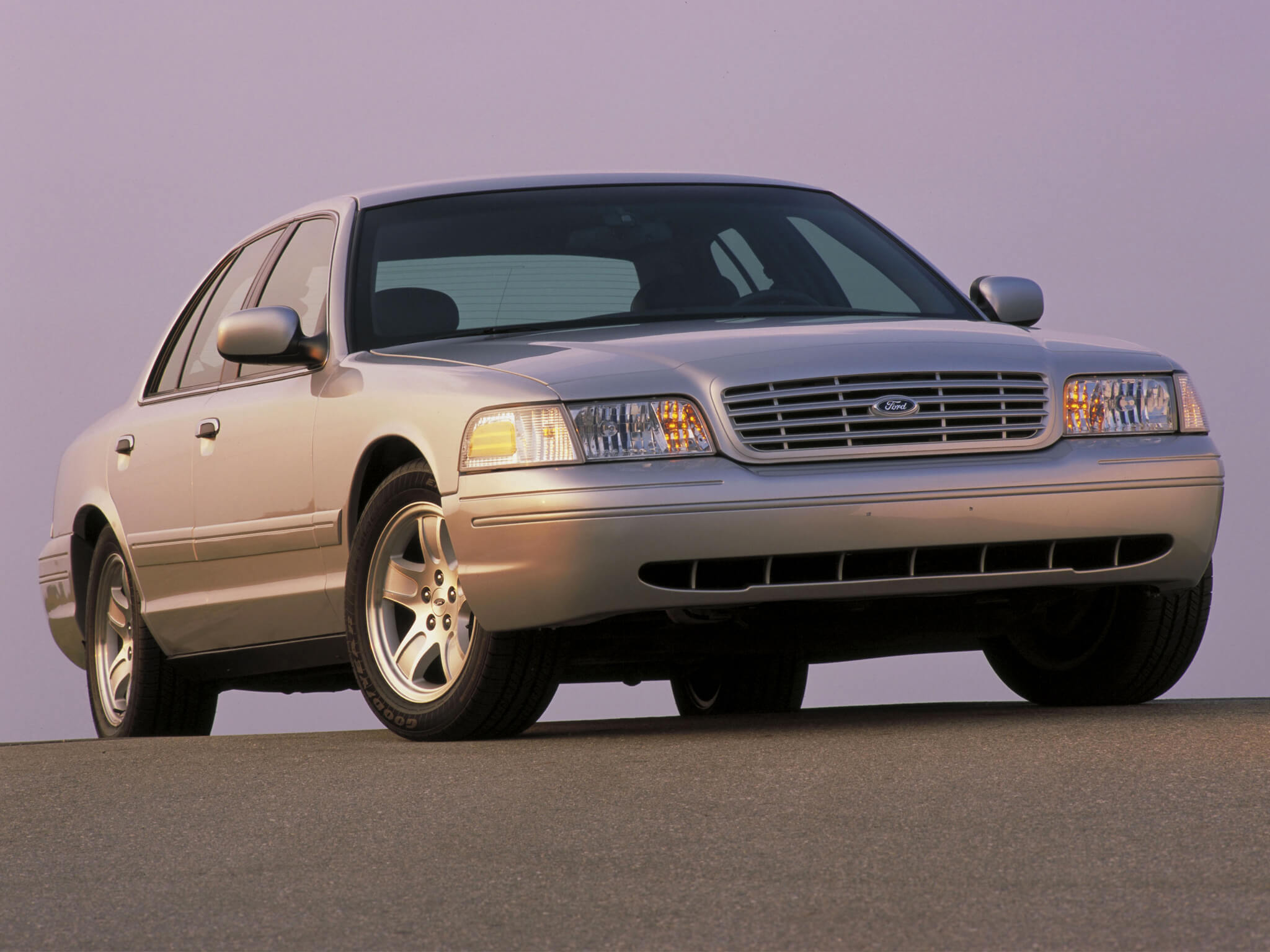 Ford Crown Victoria frente