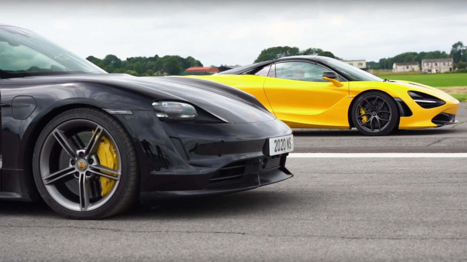 Drag race Porsche Taycan Turbo S vs McLaren 720S Spider