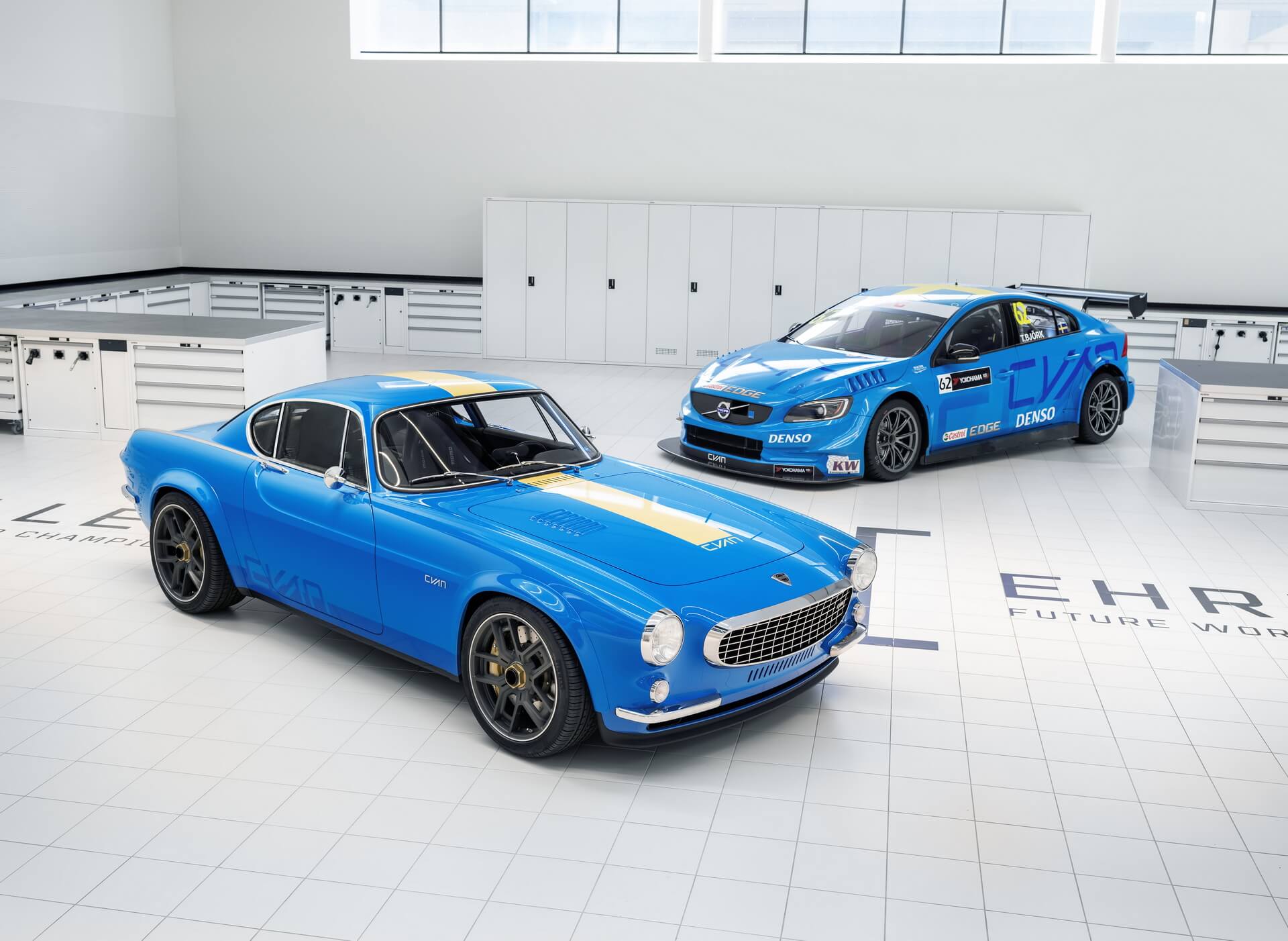 Volvo P1800 Cyan e S60 TC1