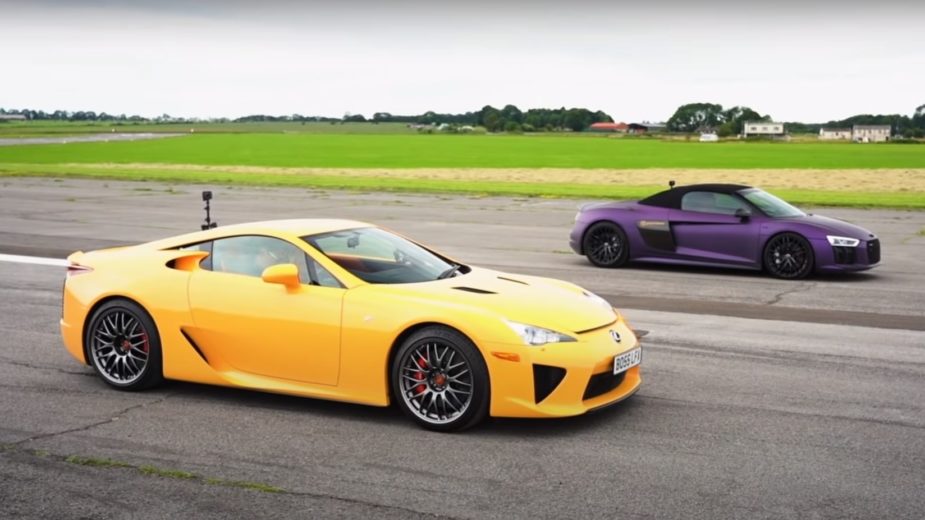 Lexus LFA vs Audi R8 spyder