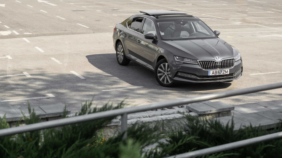 Skoda Superb 2.0 TDI 150 cv testado. O que vale o carro do “Sr. Ministro”?