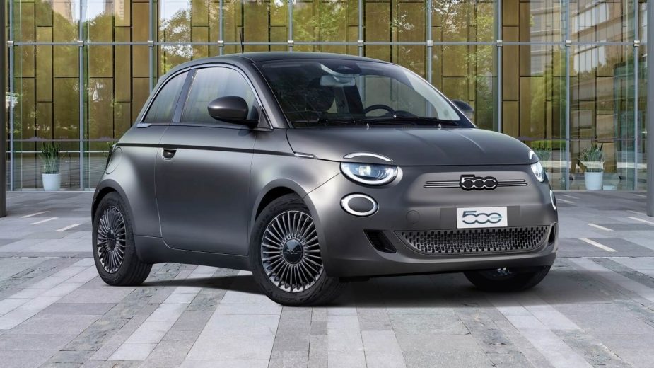 O novo Fiat 500 j tem pre os para Portugal. Fica a conhec los