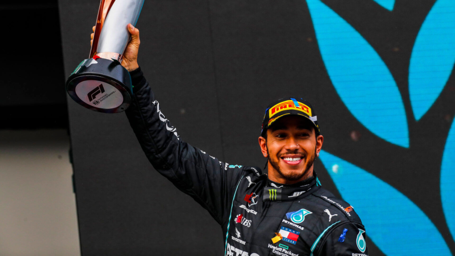 Lewis Hamilton na Ferrari. O «casamento impossível» estará por dias