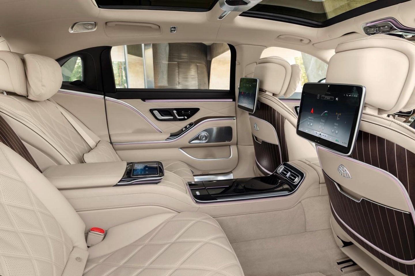 Acomodações traseiras no Maybach Classe S