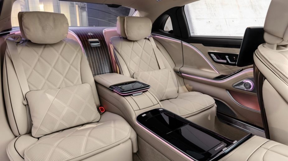 Bancos traseiros do novo Mercedes-Maybach Classe S W223