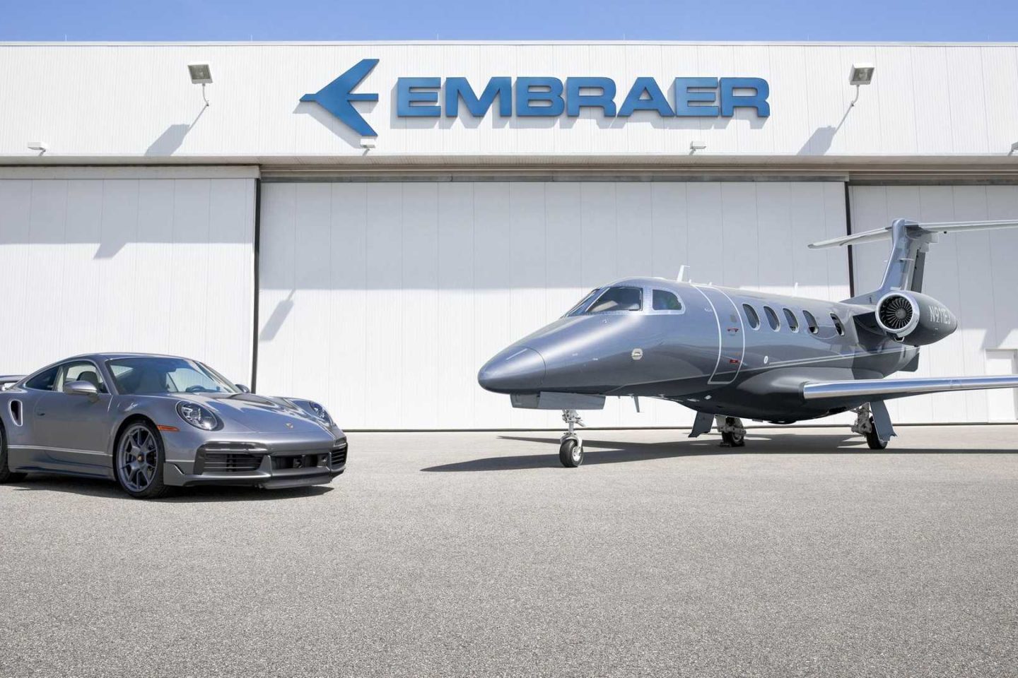 Porsche 911 Turbo S, Embraer Phenom 300E