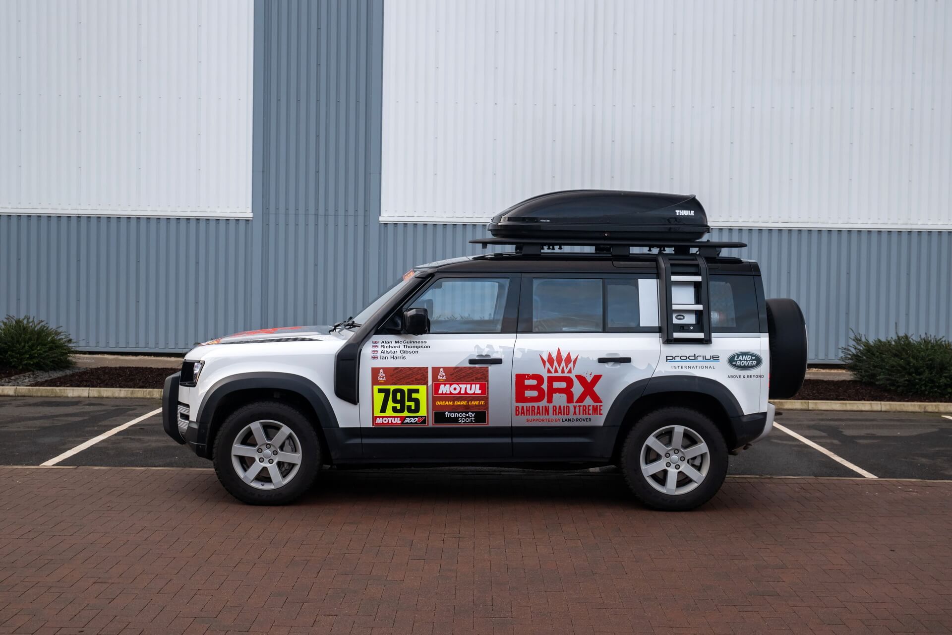 Land Rover Defender Dakar