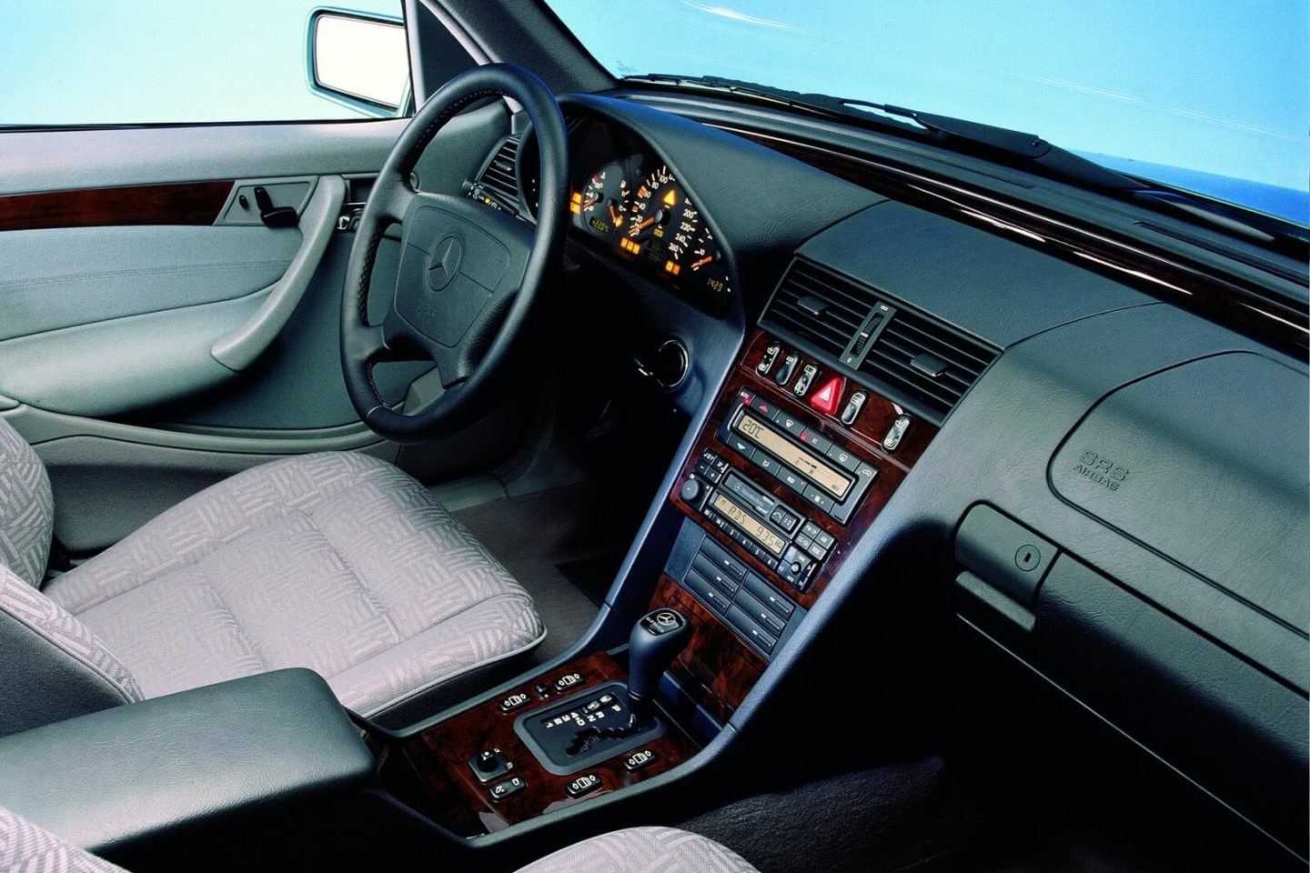 Mercedes-Benz Classe C interior 1994