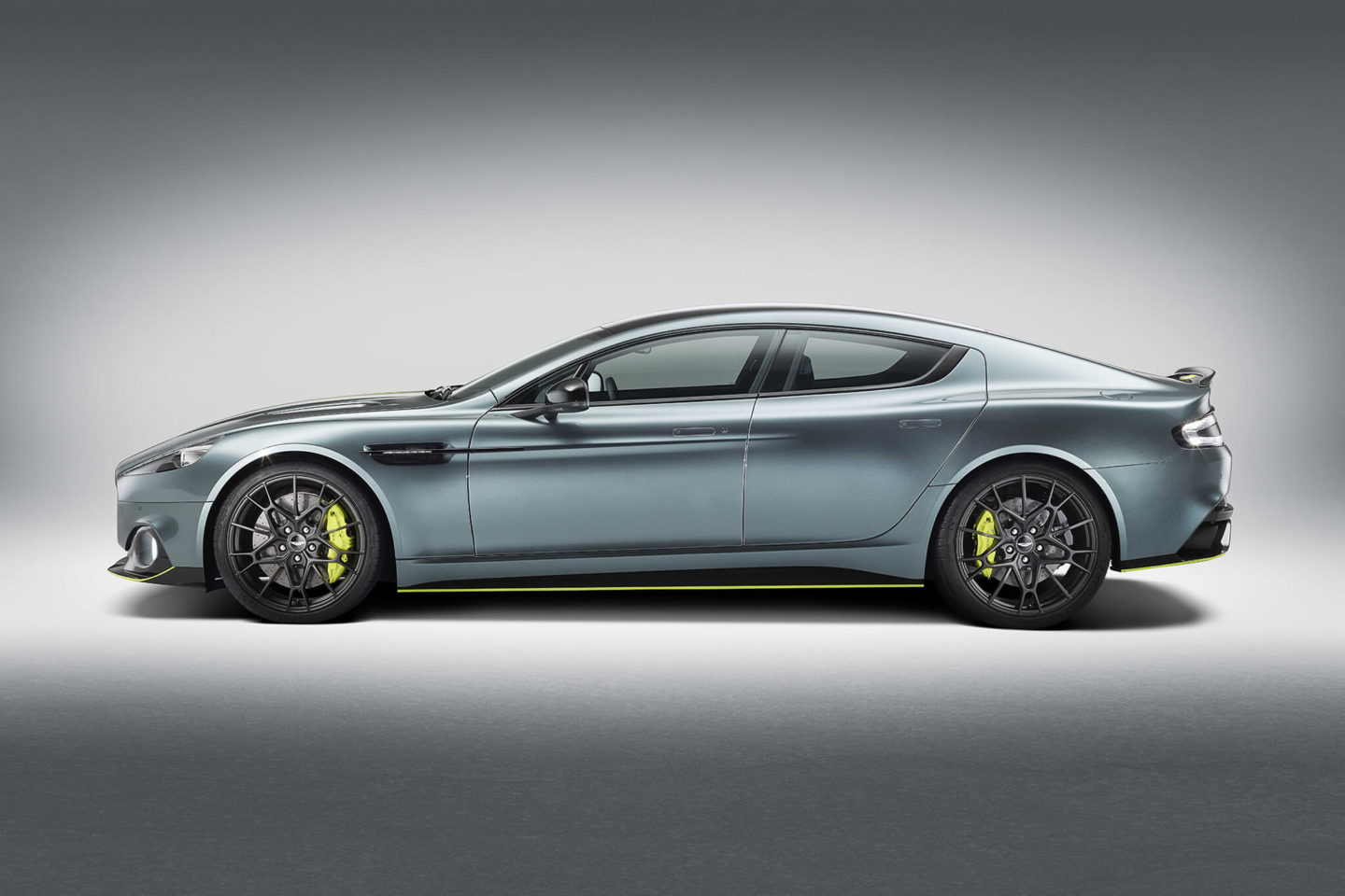 Aston Martin Rapide AMR