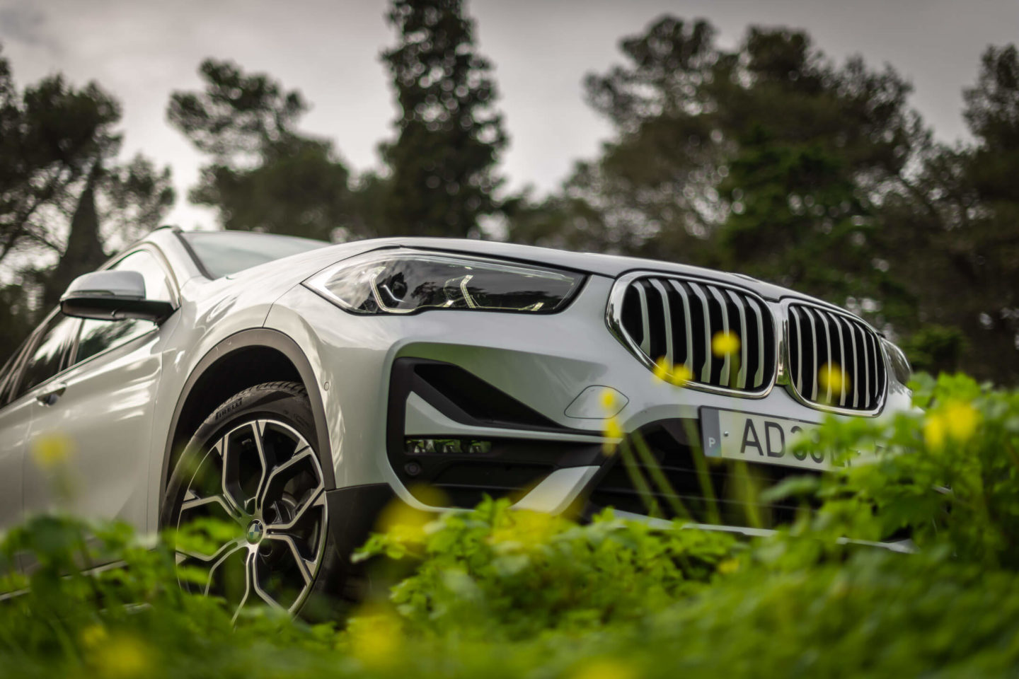 BMW X1 2023 PHEV tem autonomia elétrica de até 89 km