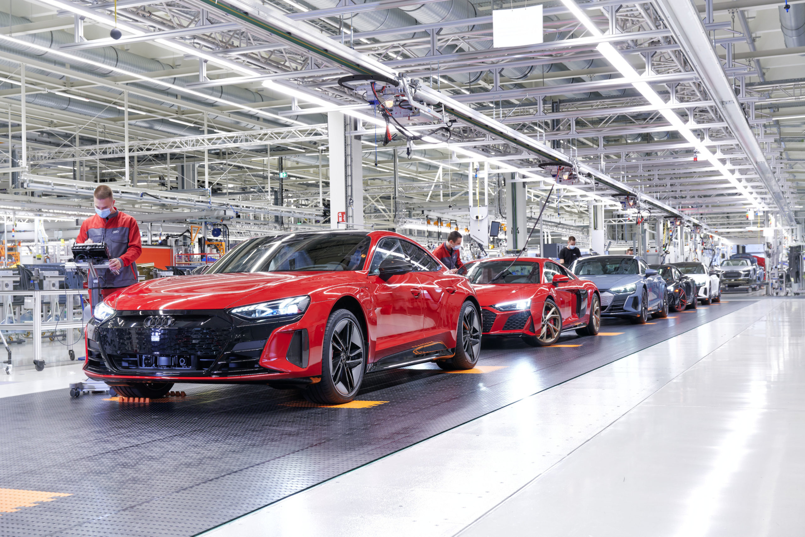 Linha de produção do Audi e-etron GT