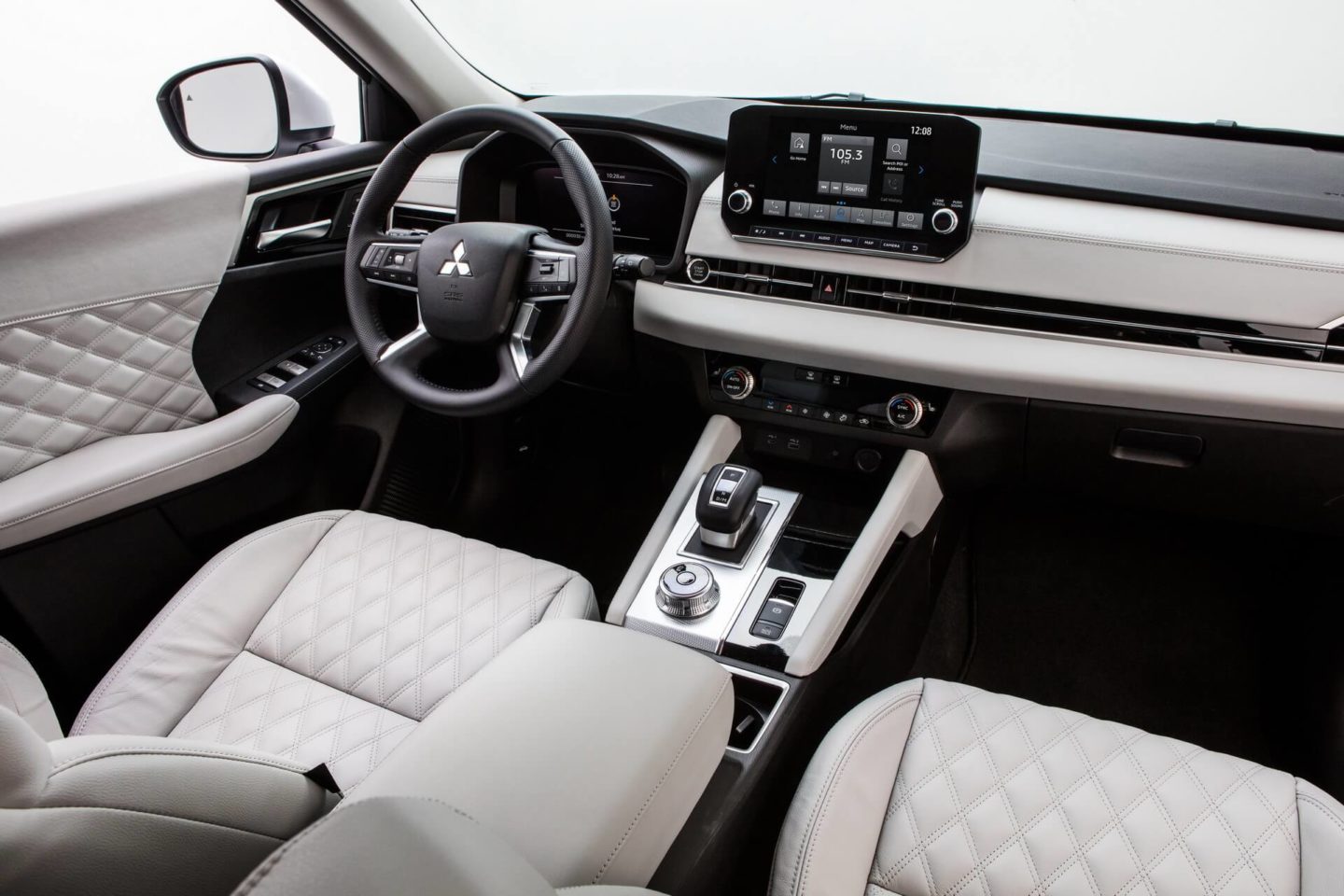 Mitsubishi Outlander interior