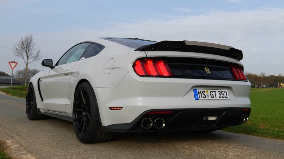 ford mustang shelby gt350