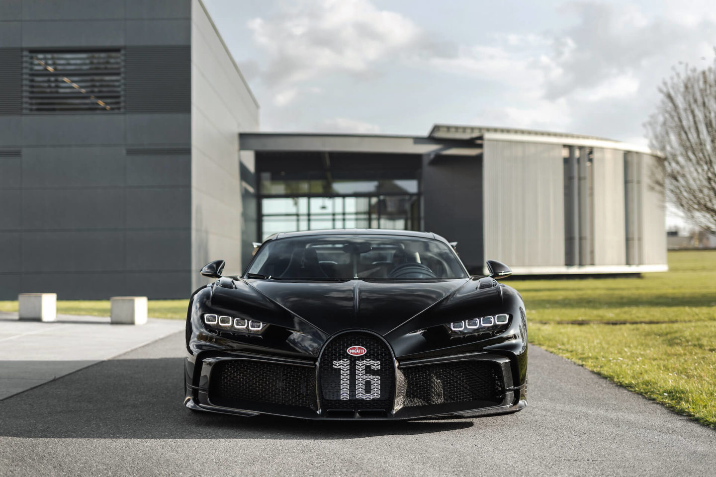 Bugatti chiron 300