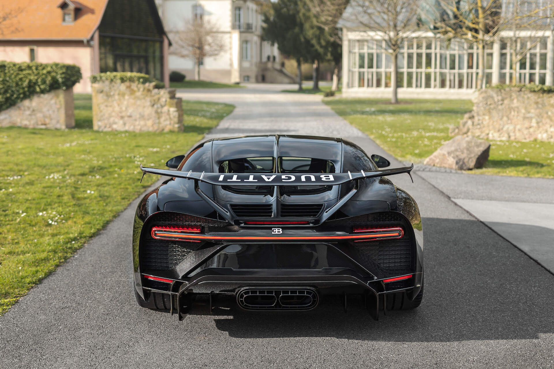 Bugatti chiron 300