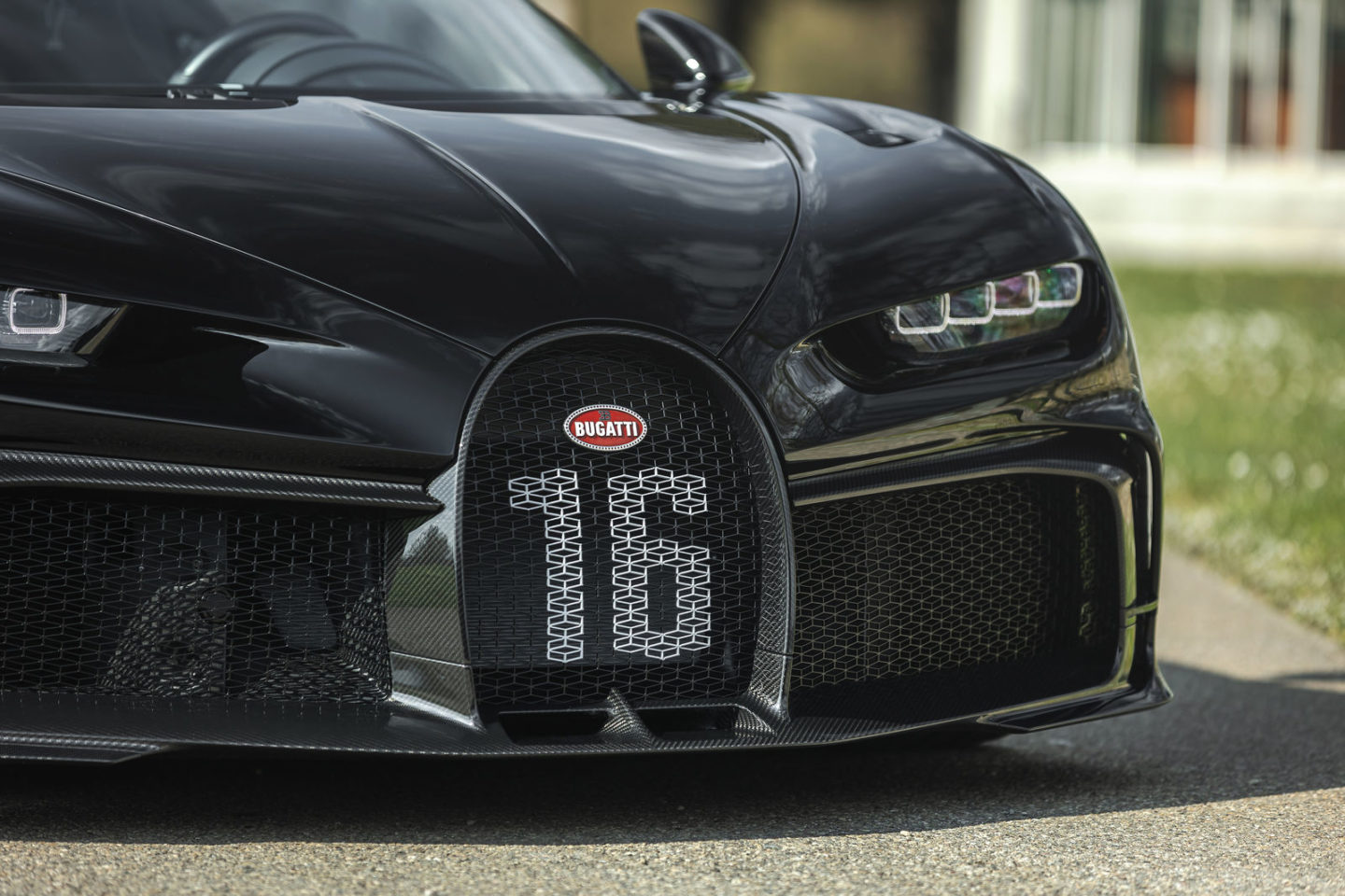 Bugatti chiron 300