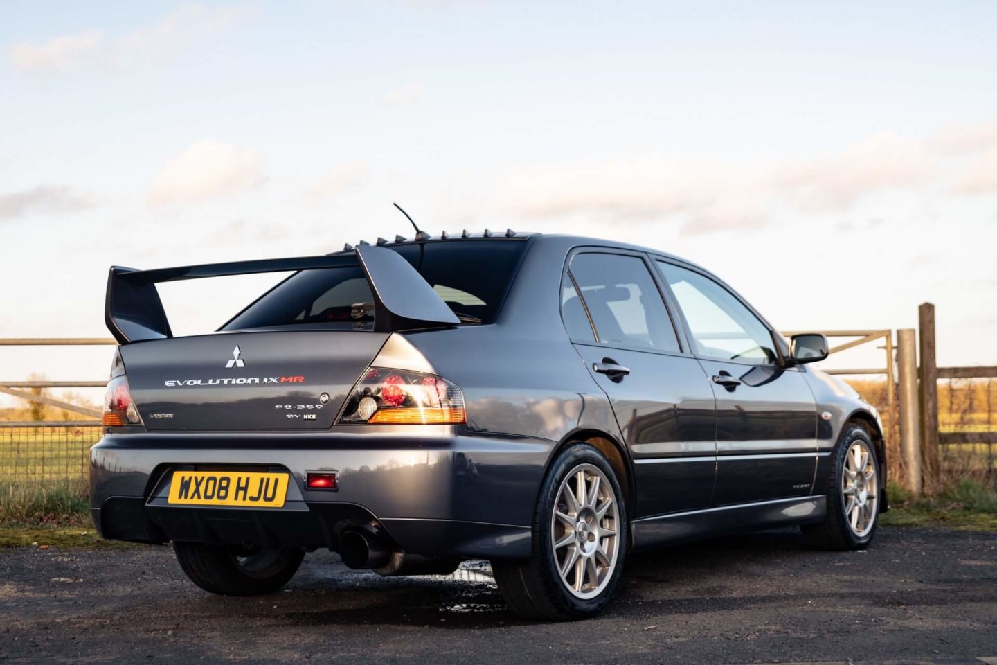 Mitsubishi Evo IX MR FQ-360 HKS