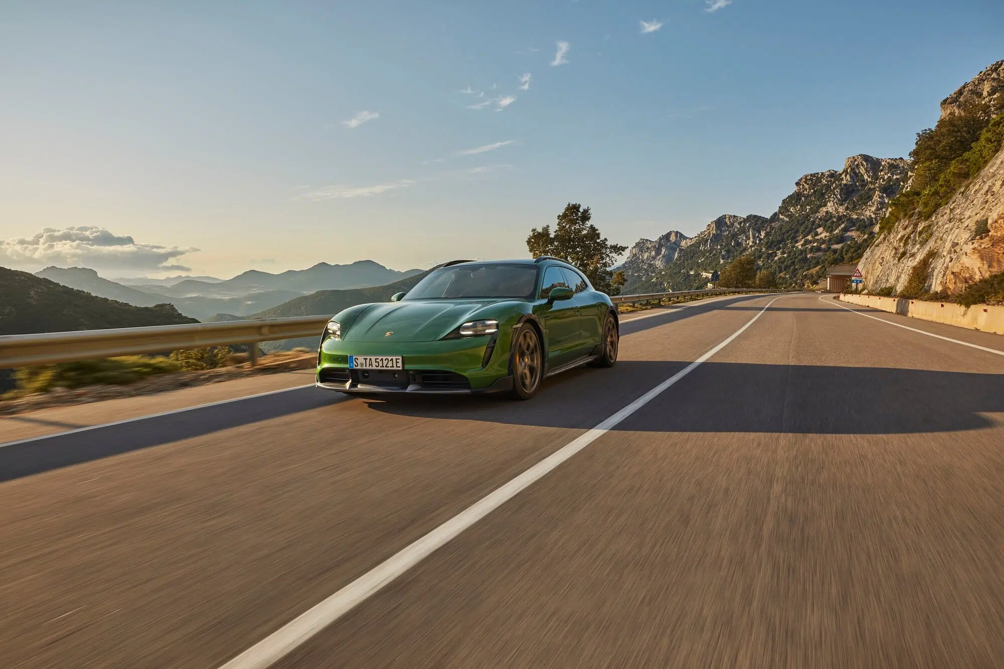 Porsche Taycan Cross Turismo 