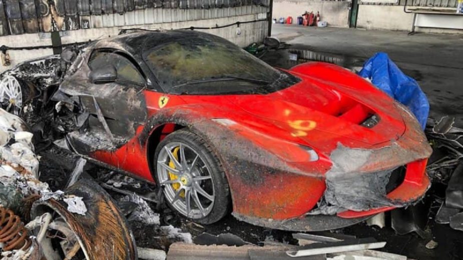 La Ferrari destruído em incêndio